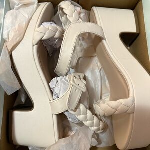 NIB SO Cream Braided Platform Sandals size 10